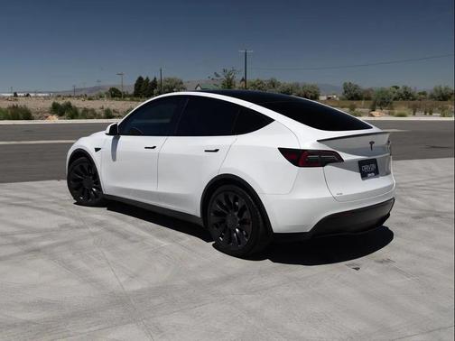 Pearl White Multi-Coat 2023 Tesla Model Y Performance Dual Motor All-Wheel Drive