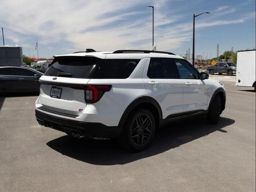 Star White Metallic Tri-Coat 2025 Ford Explorer ST