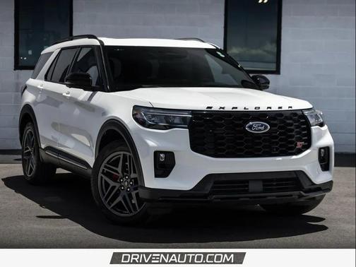 Star White Metallic Tri-Coat 2025 Ford Explorer ST