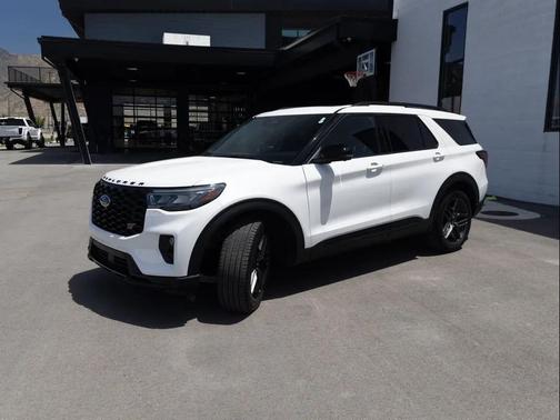 Star White Metallic Tri-Coat 2025 Ford Explorer ST