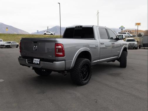 2022 RAM 2500 Laramie Crew Cab 4x4 6'4' Box