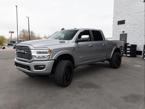 2022 RAM 2500 Laramie Crew Cab 4x4 6'4' Box