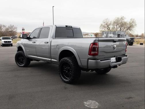 2022 RAM 2500 Laramie Crew Cab 4x4 6'4' Box
