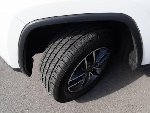 Bright White Clearcoat 2019 Jeep Grand Cherokee Limited