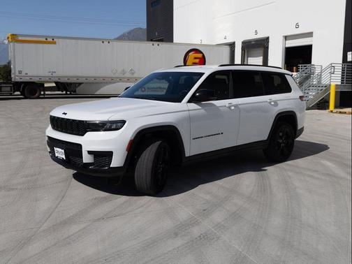 Bright White Clearcoat 2023 Jeep Grand Cherokee L Altitude