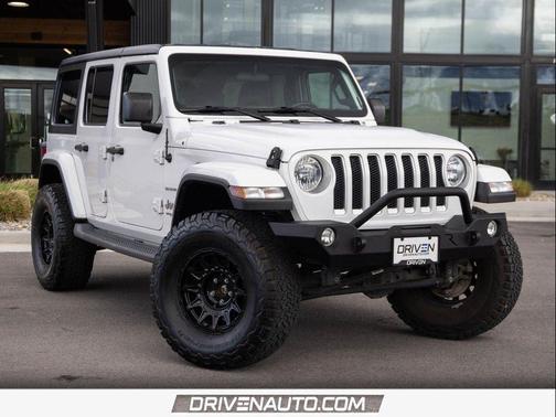 Bright White Clearcoat 2019 Jeep Wrangler Unlimited Sahara