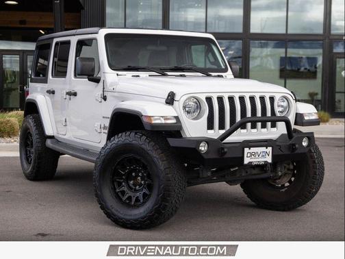Bright White Clearcoat 2019 Jeep Wrangler Unlimited Sahara