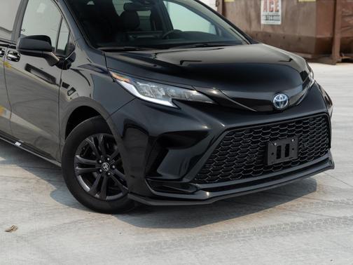 Midnight Black Metallic 2025 Toyota Sienna XSE 7 Passenger