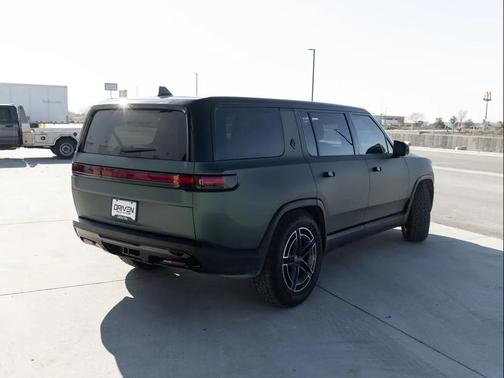 2025 Rivian R1S Adventure Dual Motor Standard Pack