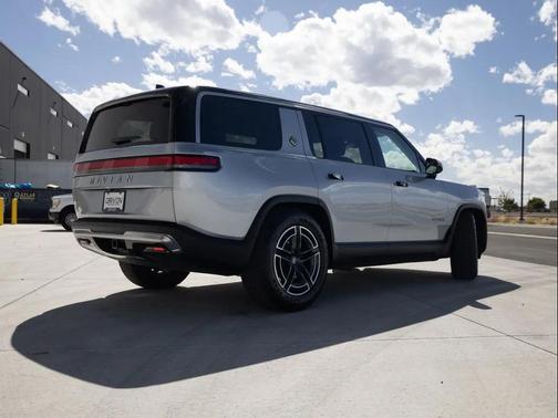 2025 Rivian R1S Adventure Dual Motor Standard Pack