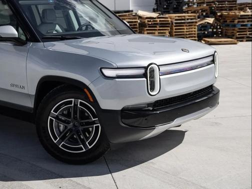 2025 Rivian R1S Adventure Dual Motor Standard Pack