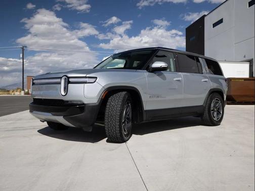 2025 Rivian R1S Adventure Dual Motor Standard Pack