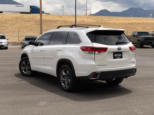 Blizzard Pearl 2017 Toyota Highlander Hybrid Platinum