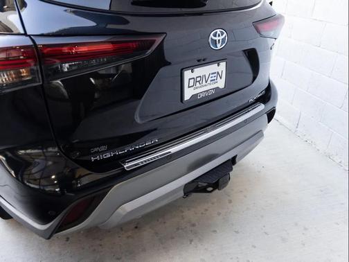 Midnight Black Metallic 2024 Toyota Highlander Hybrid Platinum