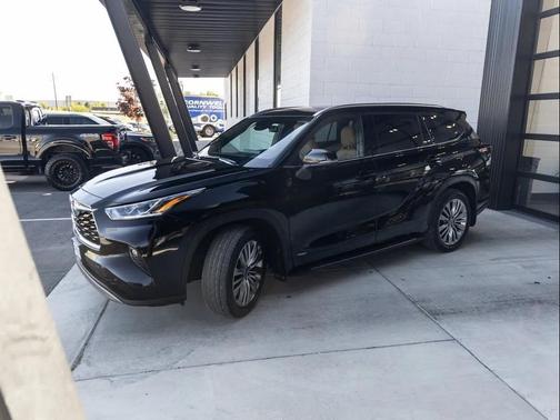 Midnight Black Metallic 2024 Toyota Highlander Hybrid Platinum