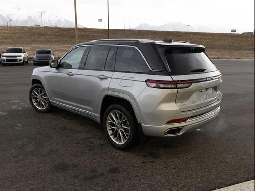 2023 Jeep Grand Cherokee Summit