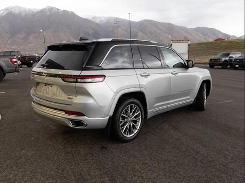 2023 Jeep Grand Cherokee Summit