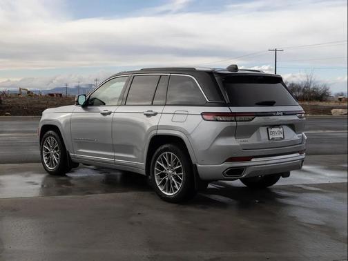2023 Jeep Grand Cherokee Summit
