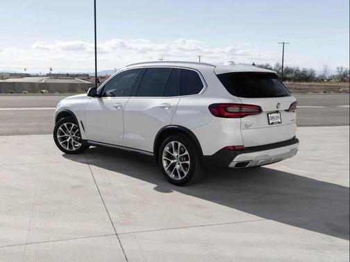 White 2021 BMW X5 xDrive40i