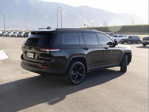Diamond Black Crystal Pearlcoat 2025 Jeep Grand Cherokee L Limited