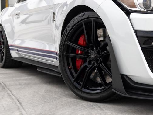 Oxford White 2020 Ford Shelby GT500 Base