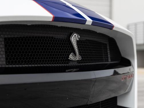 Oxford White 2020 Ford Shelby GT500 Base