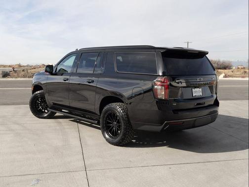 Black 2022 Chevrolet Suburban Z71