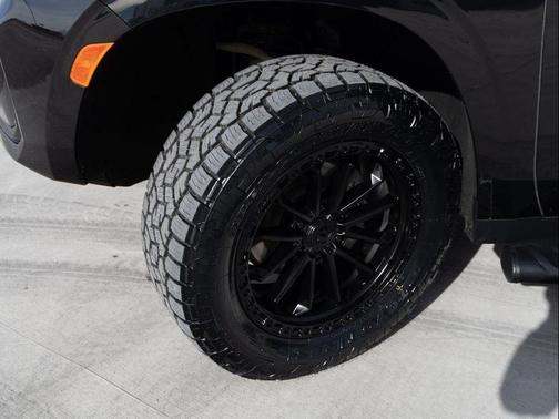 Black 2022 Chevrolet Suburban Z71