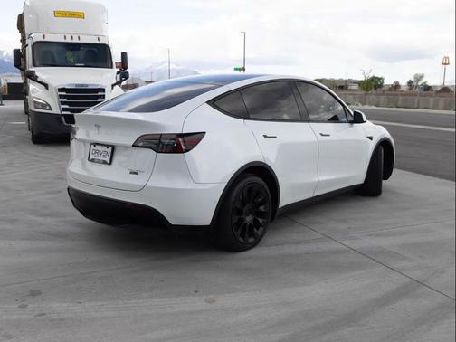 2022 Tesla Model Y Long Range Dual Motor All-Wheel Drive