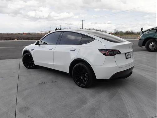 2022 Tesla Model Y Long Range Dual Motor All-Wheel Drive