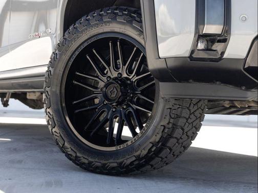 Thunderstorm Grey 2024 GMC Sierra 2500 AT4