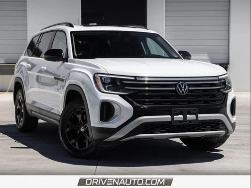 Pure White 2024 Volkswagen Atlas 2.0T SE w/Technology 4MOTION