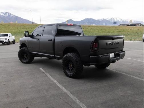 Diamond Black Crystal Pearlcoat 2025 RAM 2500 Big Horn Crew Cab 4x4 6'4' Box