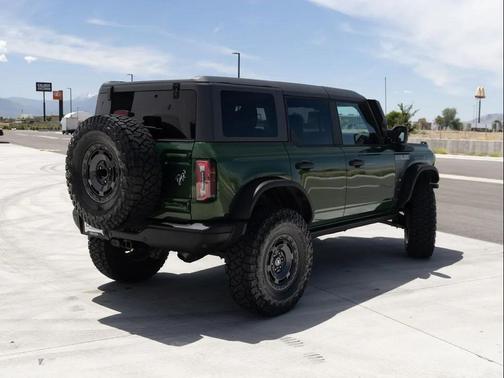 Eruption Green Metallic 2023 Ford Bronco Everglades