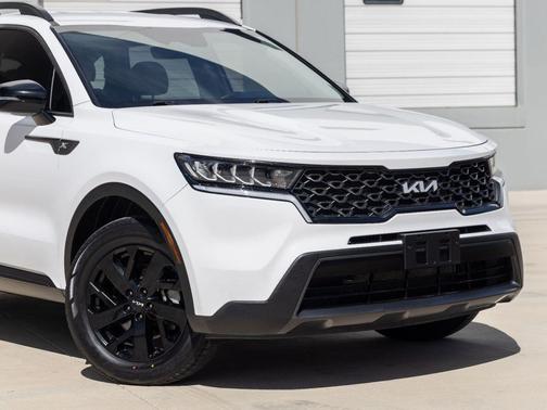 Glacial White Pearl 2022 Kia Sorento S