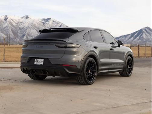 2023 Porsche Cayenne Turbo GT