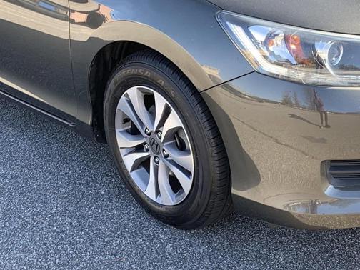 Photo 3 of 39 of 2014 Honda Accord LX