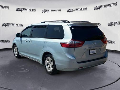 2016 Toyota Sienna LE