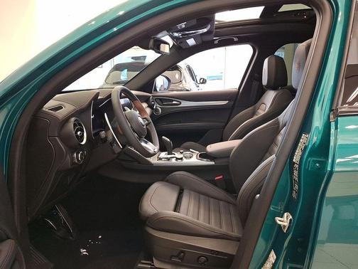 2025 Alfa Romeo Stelvio Sprint AWD