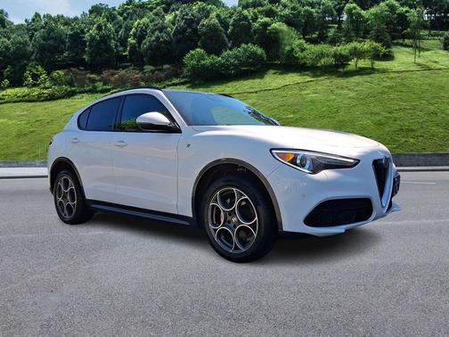 Alfa White 2023 Alfa Romeo Stelvio Ti