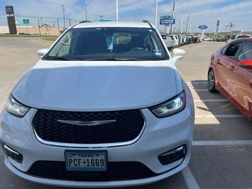 2021 Chrysler Pacifica Touring-L