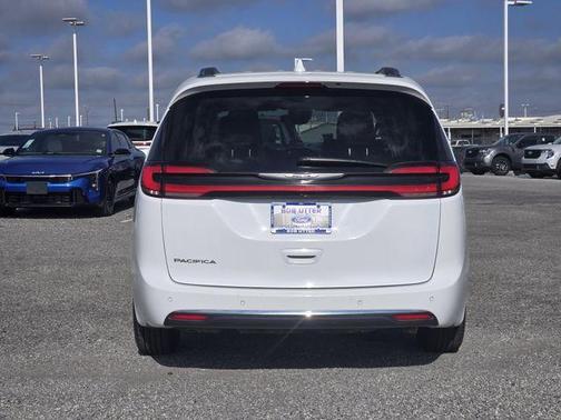 Bright White Clearcoat 2021 Chrysler Pacifica Touring-L