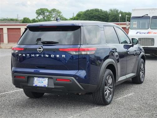 2022 Nissan Pathfinder S