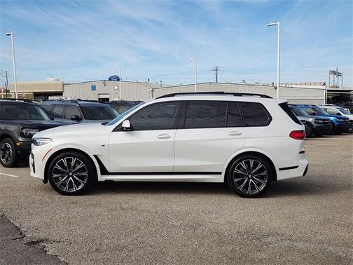 2022 BMW X7 M50i