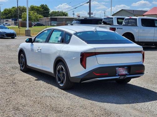 2025 Kia K4 EX