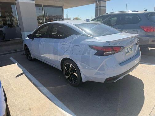 2024 Nissan Versa 1.6 SR