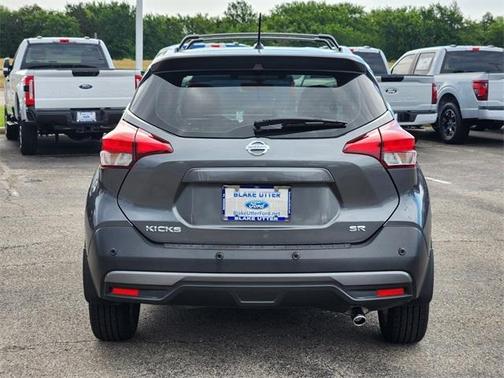 2020 Nissan Kicks SR