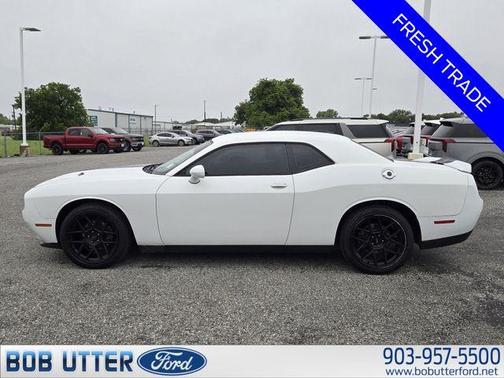 Bright White Clearcoat 2016 Dodge Challenger SXT