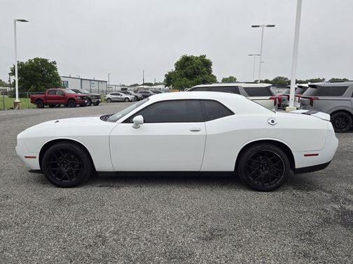 Bright White Clearcoat 2016 Dodge Challenger SXT