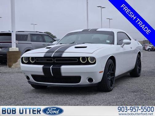 Bright White Clearcoat 2016 Dodge Challenger SXT